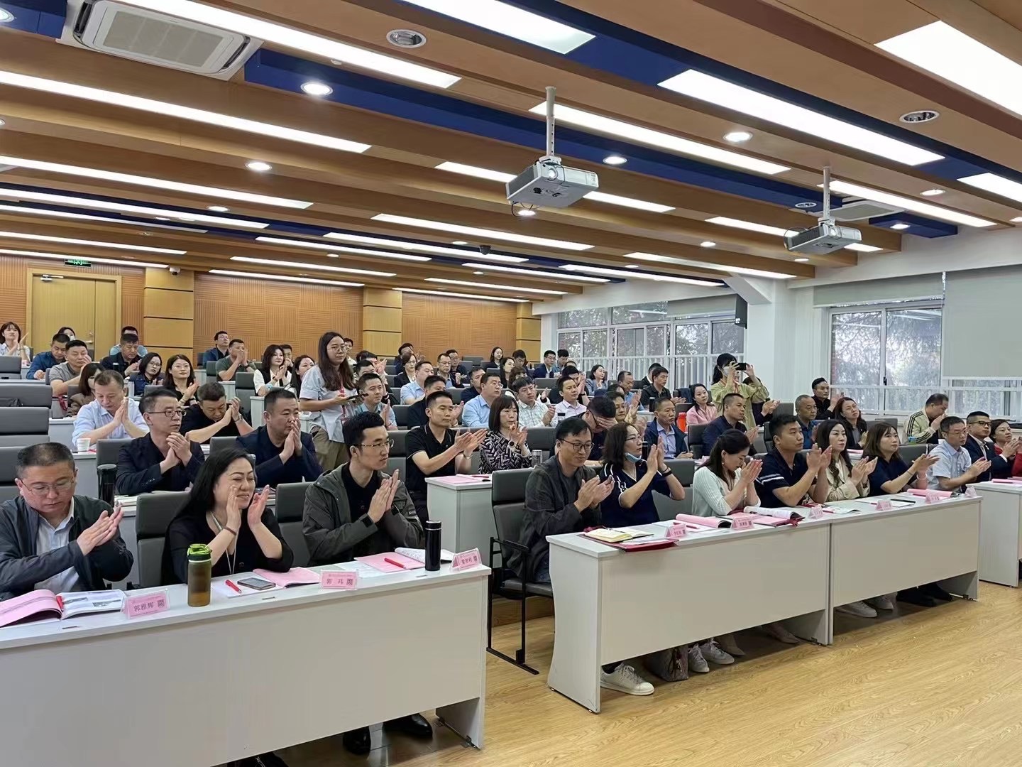 云南省景东县教育骨干、班主任培训班在上海交大顺利开班(图1) 云南省景东县教育骨干、班主任培训班在上海交大顺利开班(图1)