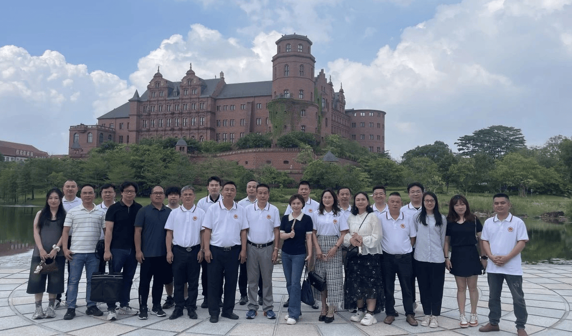 东莞华为总部参访—参观华为松山湖园区,最美欧洲小镇参观考察 (图1) 东莞华为总部参访—参观华为松山湖园区,最美欧洲小镇参观考察 (图1)