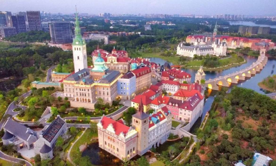 东莞华为总部参访—参观华为松山湖园区,最美欧洲小镇参观考察 (图2) 东莞华为总部参访—参观华为松山湖园区,最美欧洲小镇参观考察 (图2)